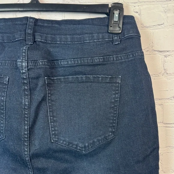 BloomChic Dark Blue Cropped Jeans with Embroidery Butterfly Detail Plus Size 14 - Picture 8 of 8